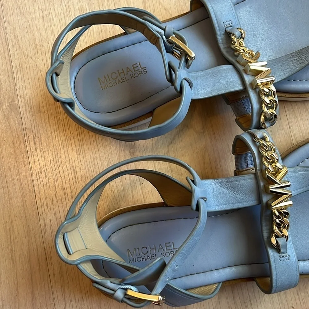 Michael Kors Farrow Thong Sandals Light Blue Size 7M Gladiator Chain Logo